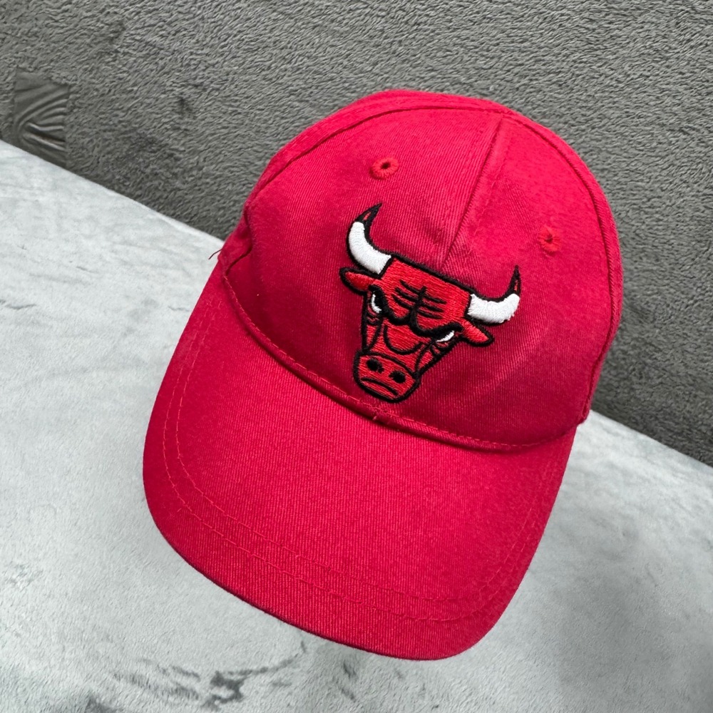 Adidas‎ Chicago Bulls Red Baseball Cap Embroidered Logo Adjustable Strap